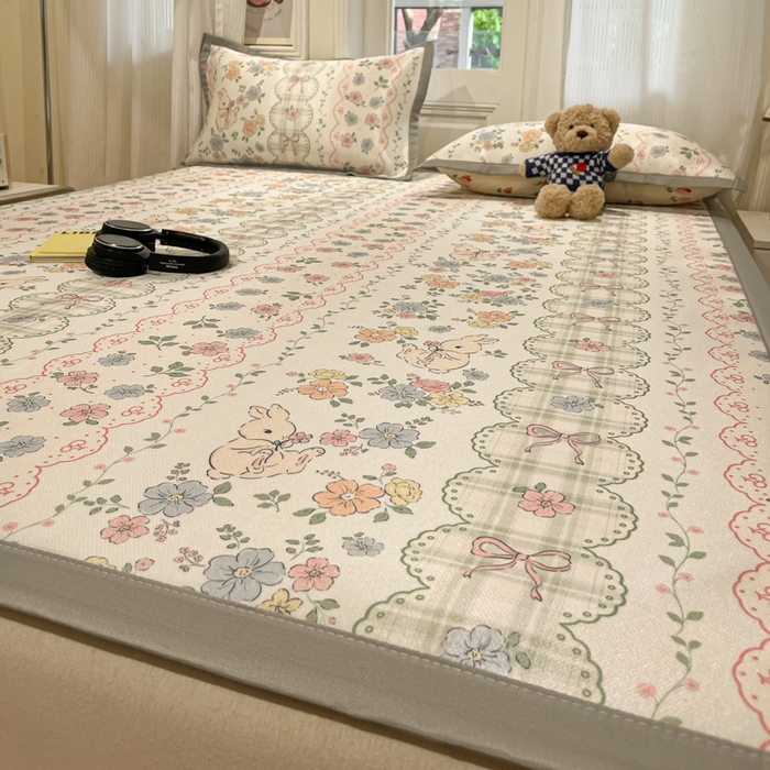 91家纺网 家纺一手货源 找家纺 慕澄家纺 2025新款小清新萌宠系列碳光冰丝凉席 花丛兔