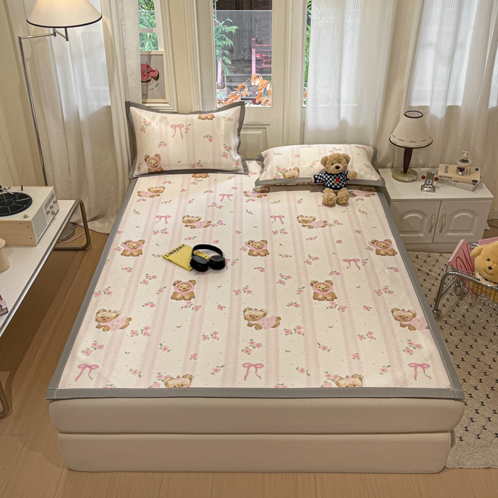 91家纺网 家纺一手货源 找家纺 慕澄家纺 2025新款小清新萌宠系列碳光冰丝凉席 花花小奶犬