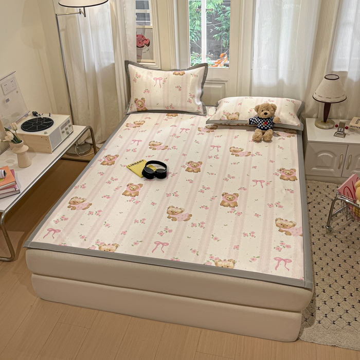 91家纺网 家纺一手货源 找家纺 慕澄家纺 2025新款小清新萌宠系列碳光冰丝凉席 花花小奶犬