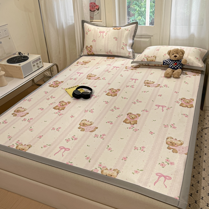 91家纺网 家纺一手货源 找家纺 慕澄家纺 2025新款小清新萌宠系列碳光冰丝凉席 花花小奶犬