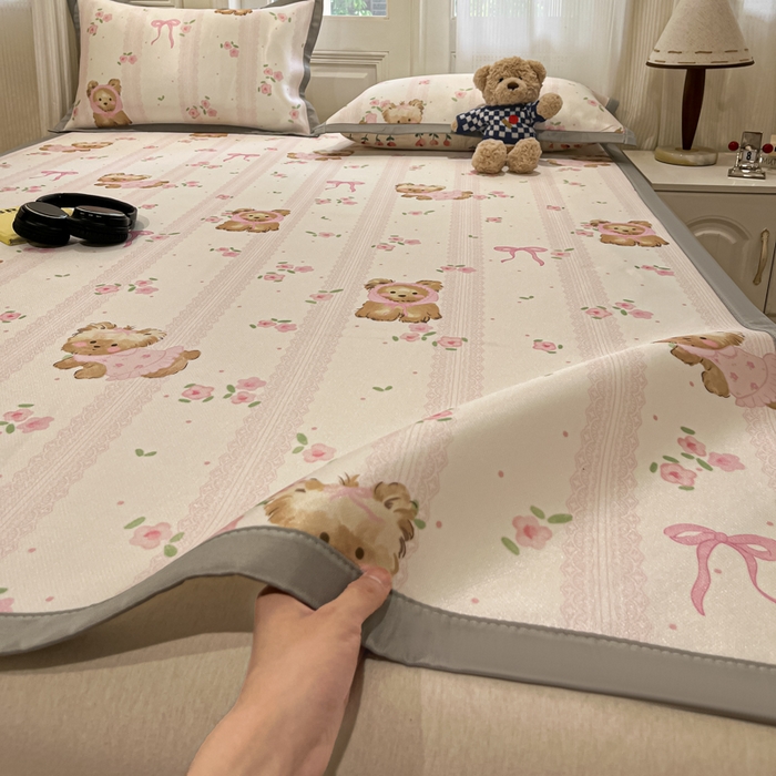 91家纺网 家纺一手货源 找家纺 慕澄家纺 2025新款小清新萌宠系列碳光冰丝凉席 花花小奶犬