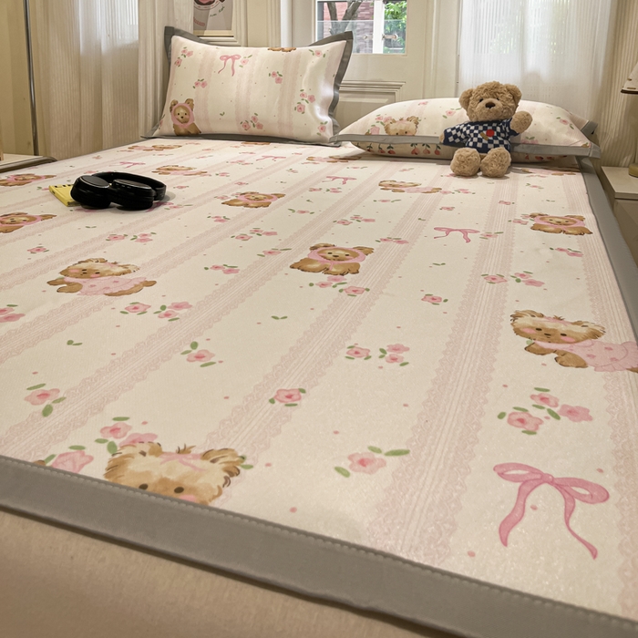 91家纺网 家纺一手货源 找家纺 慕澄家纺 2025新款小清新萌宠系列碳光冰丝凉席 花花小奶犬