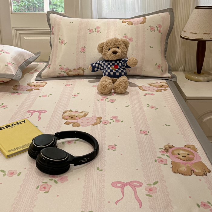 91家纺网 家纺一手货源 找家纺 慕澄家纺 2025新款小清新萌宠系列碳光冰丝凉席 花花小奶犬