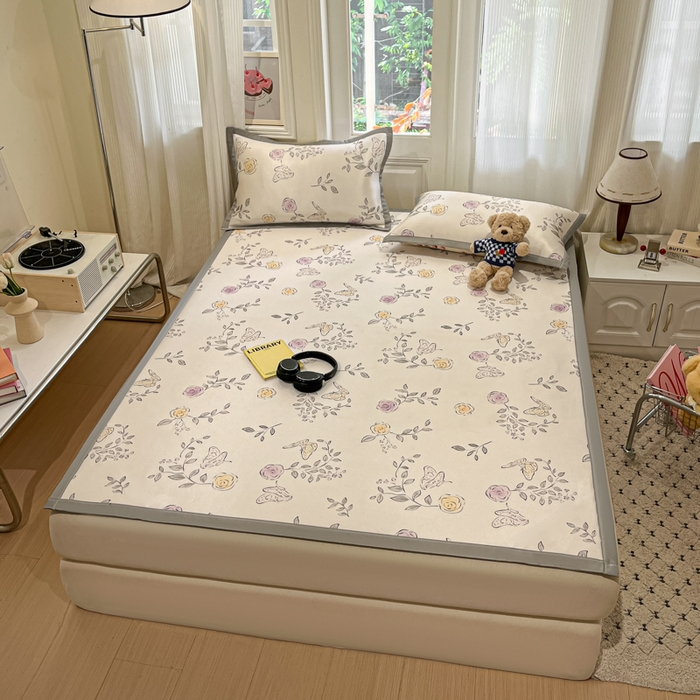 91家纺网 家纺一手货源 找家纺 慕澄家纺 2025新款小清新萌宠系列碳光冰丝凉席 花间