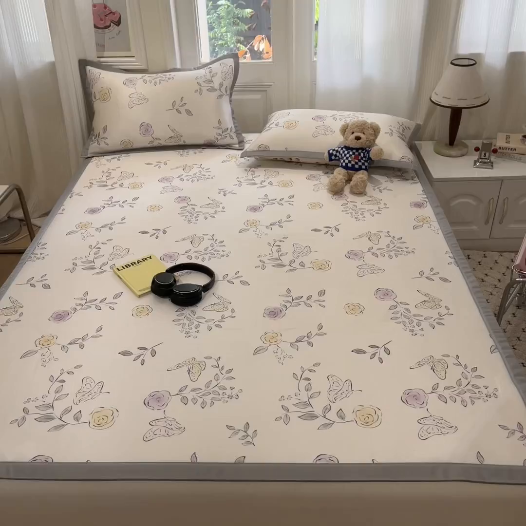 91家纺网 家纺一手货源 找家纺 慕澄家纺 2025新款小清新萌宠系列碳光冰丝凉席 花间