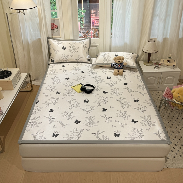 91家纺网 家纺一手货源 找家纺 慕澄家纺 2025新款小清新萌宠系列碳光冰丝凉席 幻蝶