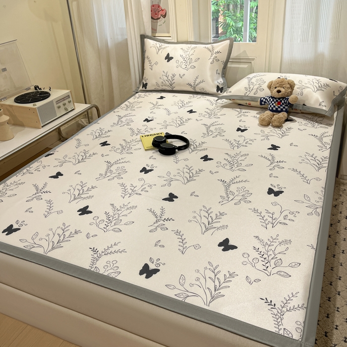 91家纺网 家纺一手货源 找家纺 慕澄家纺 2025新款小清新萌宠系列碳光冰丝凉席 幻蝶