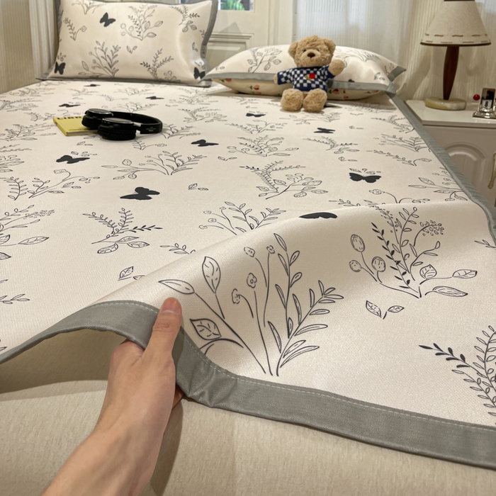 91家纺网 家纺一手货源 找家纺 慕澄家纺 2025新款小清新萌宠系列碳光冰丝凉席 幻蝶