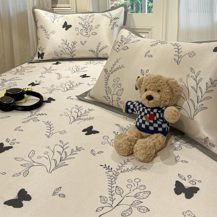 91家纺网 家纺一手货源 找家纺 慕澄家纺 2025新款小清新萌宠系列碳光冰丝凉席 幻蝶