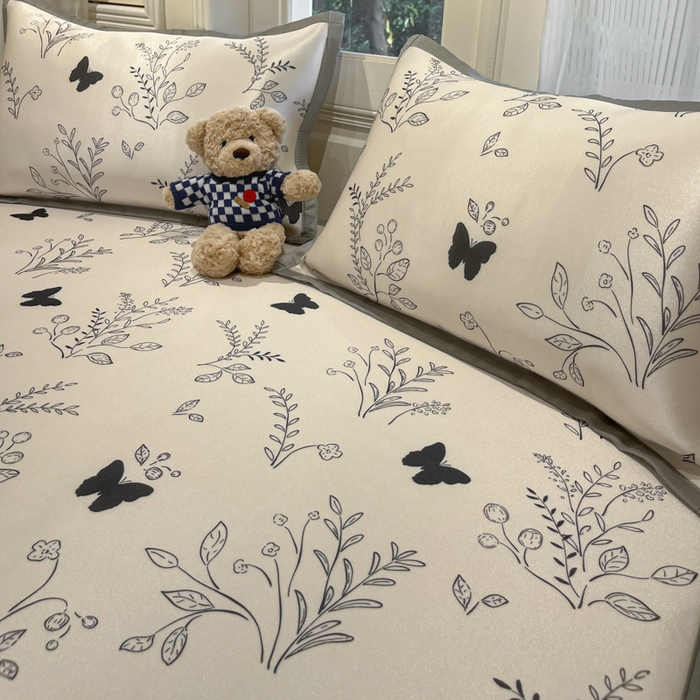 91家纺网 家纺一手货源 找家纺 慕澄家纺 2025新款小清新萌宠系列碳光冰丝凉席 幻蝶