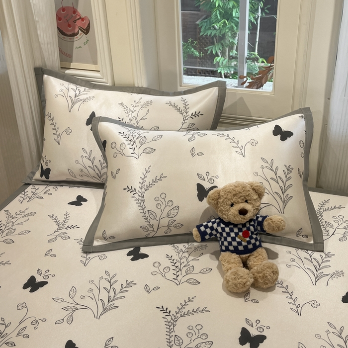 91家纺网 家纺一手货源 找家纺 慕澄家纺 2025新款小清新萌宠系列碳光冰丝凉席 幻蝶