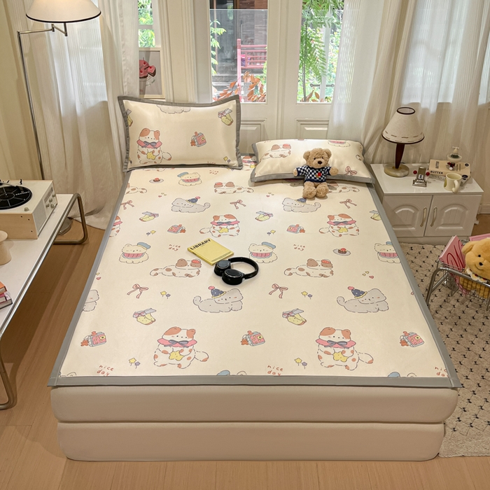 91家纺网 家纺一手货源 找家纺 慕澄家纺 2025新款小清新萌宠系列碳光冰丝凉席 猫猫礼物