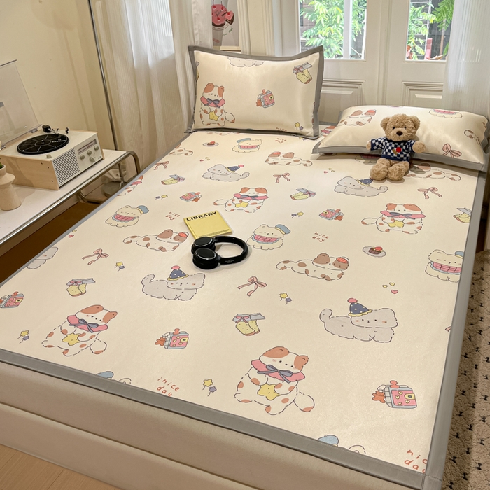 91家纺网 家纺一手货源 找家纺 慕澄家纺 2025新款小清新萌宠系列碳光冰丝凉席 猫猫礼物