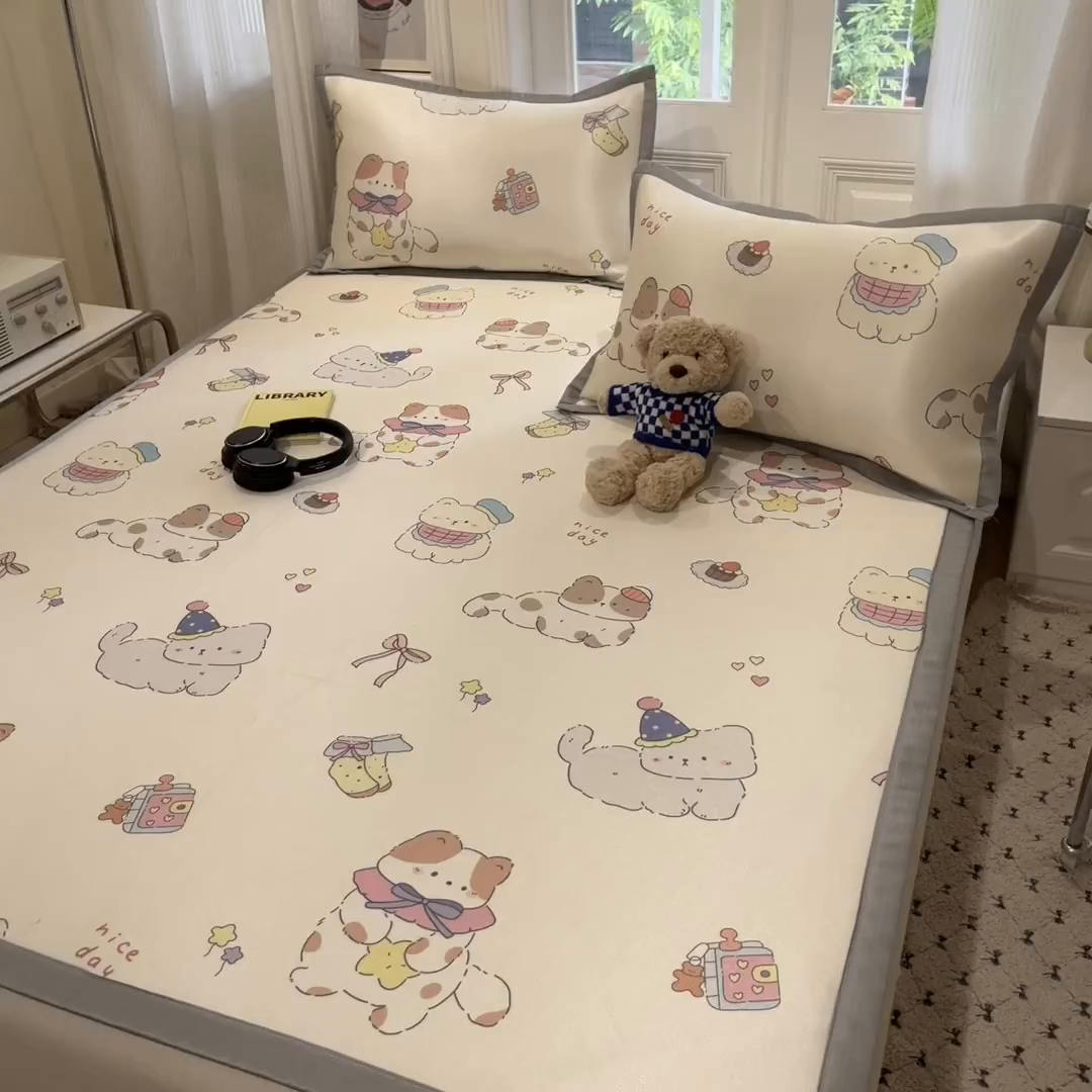 91家纺网 家纺一手货源 找家纺 慕澄家纺 2025新款小清新萌宠系列碳光冰丝凉席 猫猫礼物