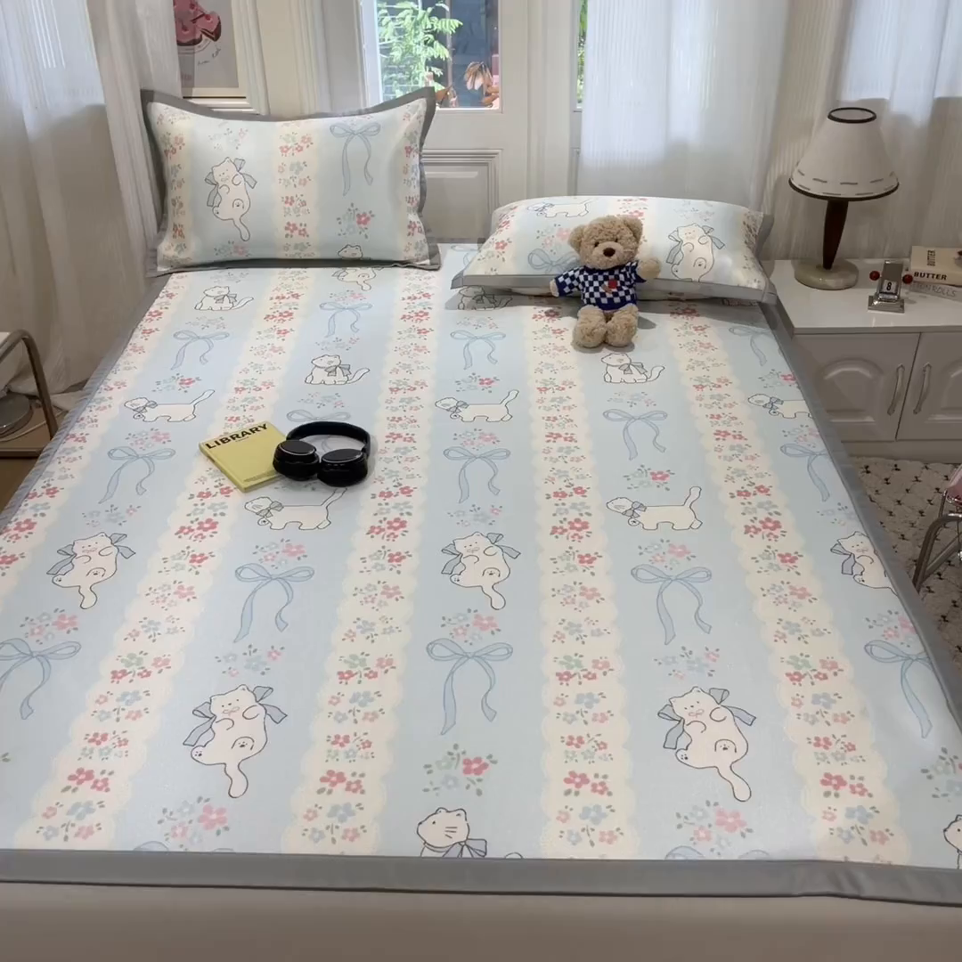 91家纺网 家纺一手货源 找家纺 慕澄家纺 2025新款小清新萌宠系列碳光冰丝凉席 撒娇猫咪