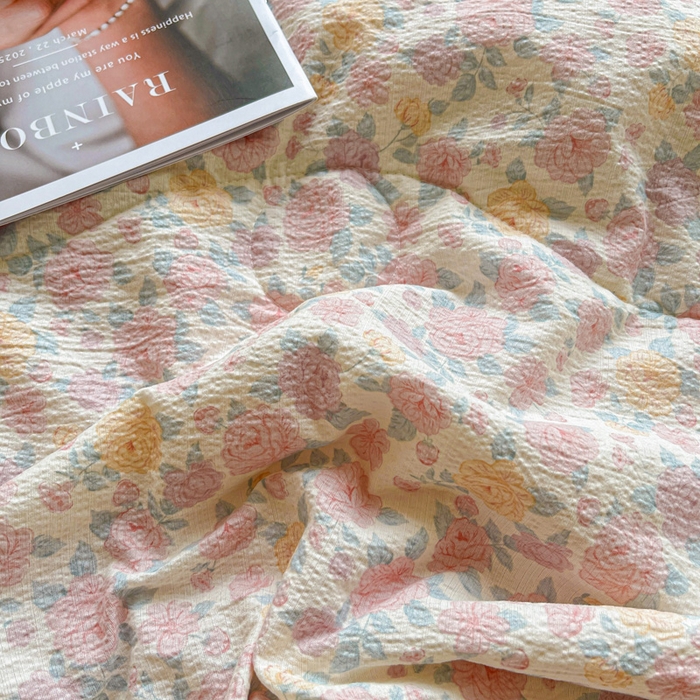 91家纺网 家纺一手货源 找家纺 恋之语 2025春夏新款云感全棉纯棉花边款夏被夏凉被空调被四件套套件 春天里