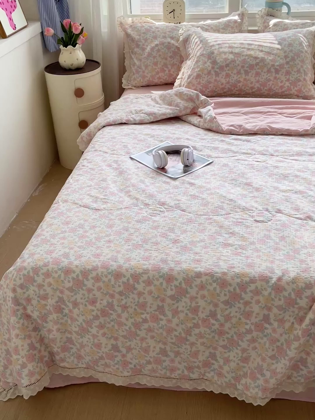 91家纺网 家纺一手货源 找家纺 恋之语 2025春夏新款云感全棉纯棉花边款夏被夏凉被空调被四件套套件 春天里