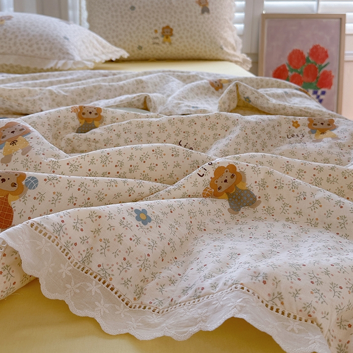 91家纺网 家纺一手货源 找家纺 麦伦家居 2025新款全棉双层纱镂空花边夏被夏凉被空调被-系列二 夏被-丛林小狮子