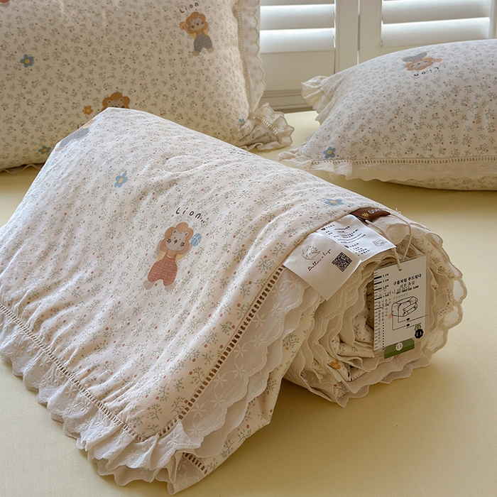 91家纺网 家纺一手货源 找家纺 麦伦家居 2025新款全棉双层纱镂空花边夏被夏凉被空调被-系列二 夏被-丛林小狮子