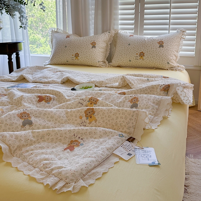 91家纺网 家纺一手货源 找家纺 麦伦家居 2025新款全棉双层纱镂空花边夏被夏凉被空调被-系列二 夏被-丛林小狮子