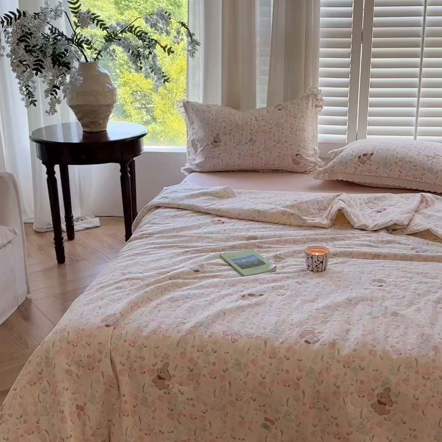 91家纺网 家纺一手货源 找家纺 麦伦家居 2025新款全棉双层纱镂空花边夏被夏凉被空调被-系列二 夏被-花丛狗狗