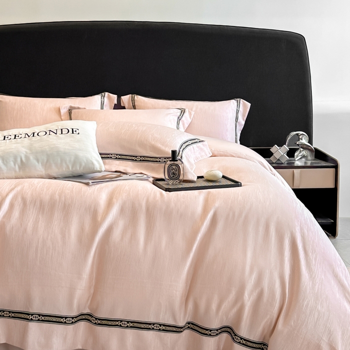 91家纺网 家纺一手货源 找家纺 帝王家纺 2025新款轻奢风双面水洗天丝提花刺绣四件套 藕粉