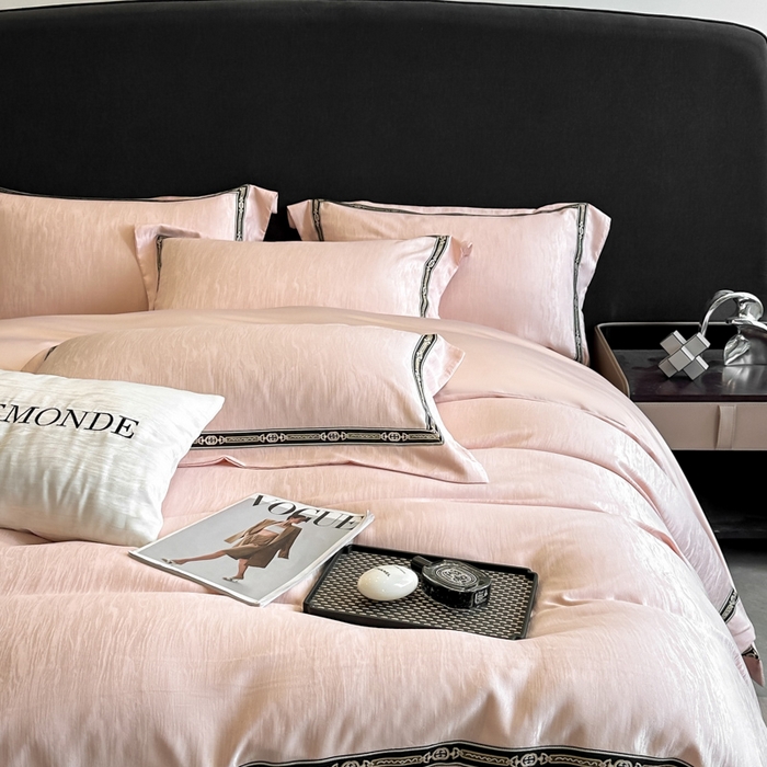 91家纺网 家纺一手货源 找家纺 帝王家纺 2025新款轻奢风双面水洗天丝提花刺绣四件套 藕粉