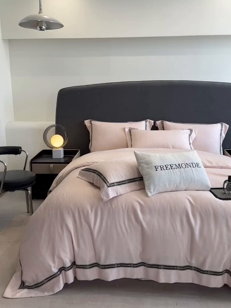 91家纺网 家纺一手货源 找家纺 帝王家纺 2025新款轻奢风双面水洗天丝提花刺绣四件套 藕粉