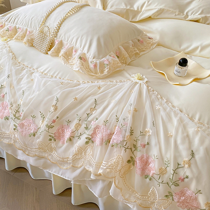 91家纺网 家纺一手货源 找家纺 富宁2025新款水洗亲肤棉雪纺蕾丝刺绣床裙床笠三件套四件套 潘多拉-白