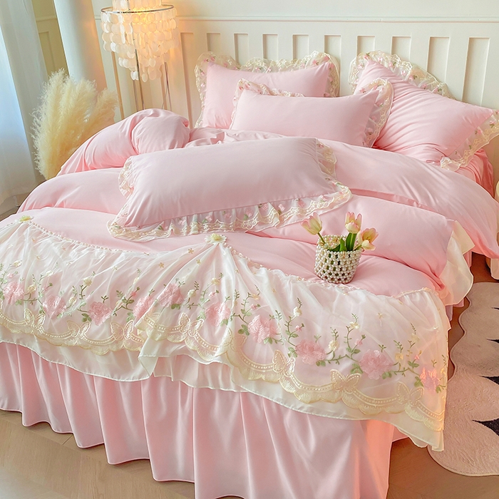 91家纺网 家纺一手货源 找家纺 富宁2025新款水洗亲肤棉雪纺蕾丝刺绣床裙床笠三件套四件套 潘多拉-粉