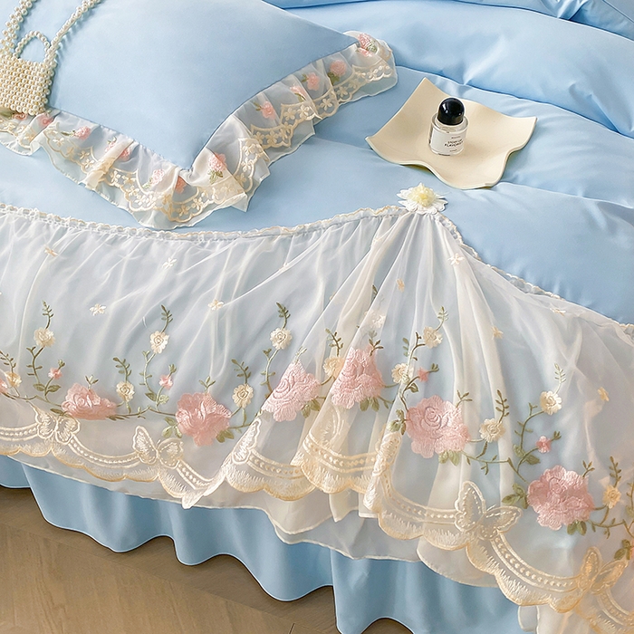 91家纺网 家纺一手货源 找家纺 富宁2025新款水洗亲肤棉雪纺蕾丝刺绣床裙床笠三件套四件套 潘多拉-蓝