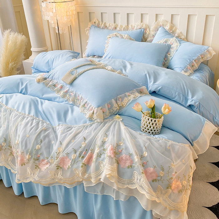 91家纺网 家纺一手货源 找家纺 富宁2025新款水洗亲肤棉雪纺蕾丝刺绣床裙床笠三件套四件套 潘多拉-蓝