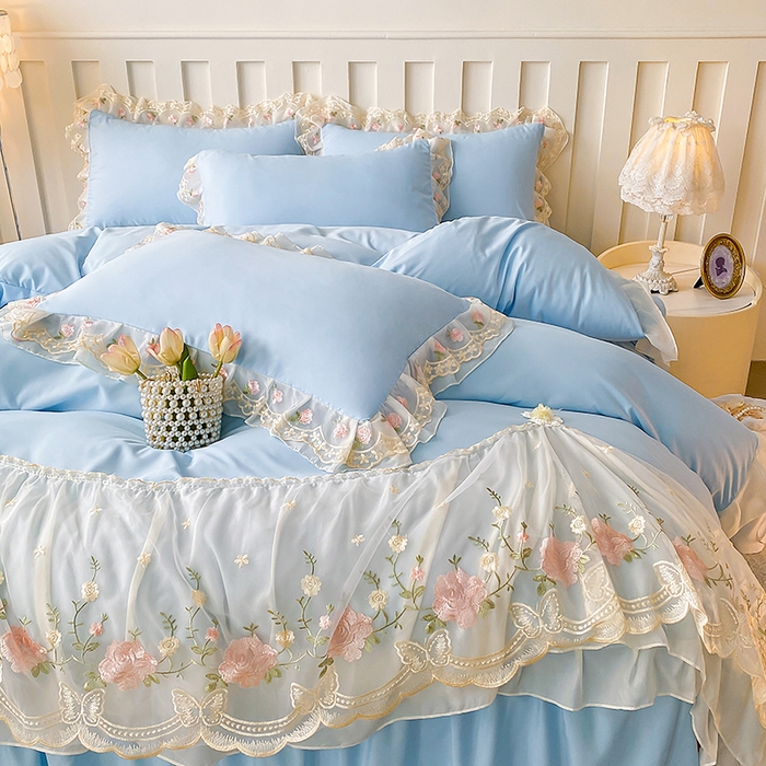 91家纺网 家纺一手货源 找家纺 富宁2025新款水洗亲肤棉雪纺蕾丝刺绣床裙床笠三件套四件套 潘多拉-蓝