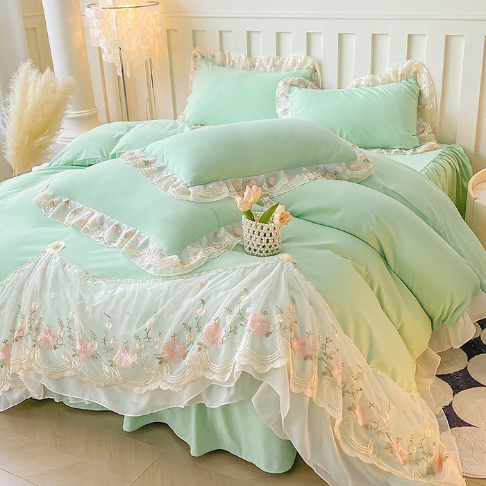 91家纺网 家纺一手货源 找家纺 富宁2025新款水洗亲肤棉雪纺蕾丝刺绣床裙床笠三件套四件套 潘多拉-绿