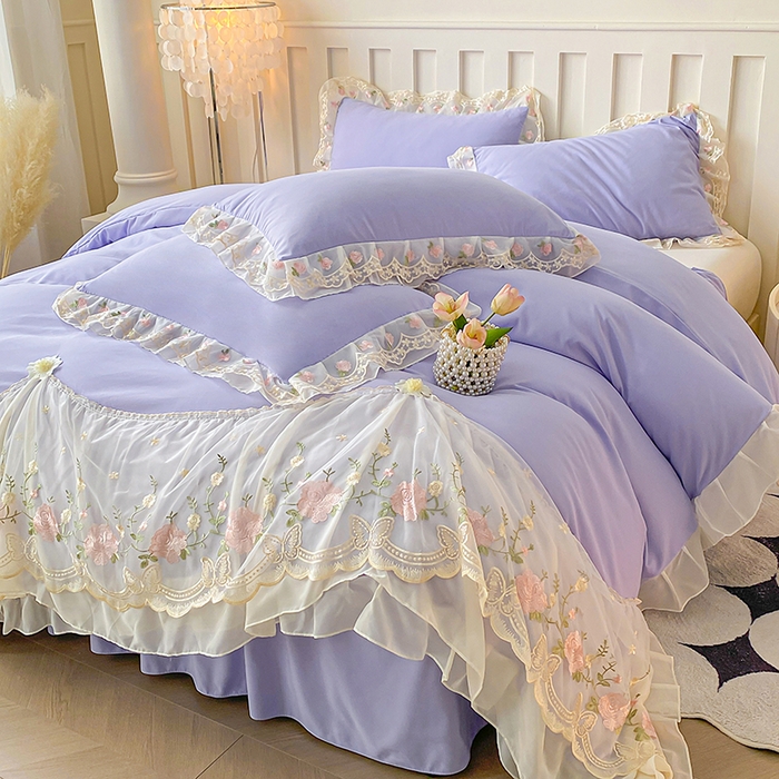 91家纺网 家纺一手货源 找家纺 富宁2025新款水洗亲肤棉雪纺蕾丝刺绣床裙床笠三件套四件套 潘多拉-紫