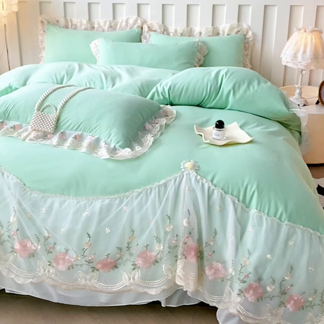 91家纺网 家纺一手货源 找家纺 富宁2025新款水洗亲肤棉雪纺蕾丝刺绣床裙床笠三件套四件套 潘多拉-绿