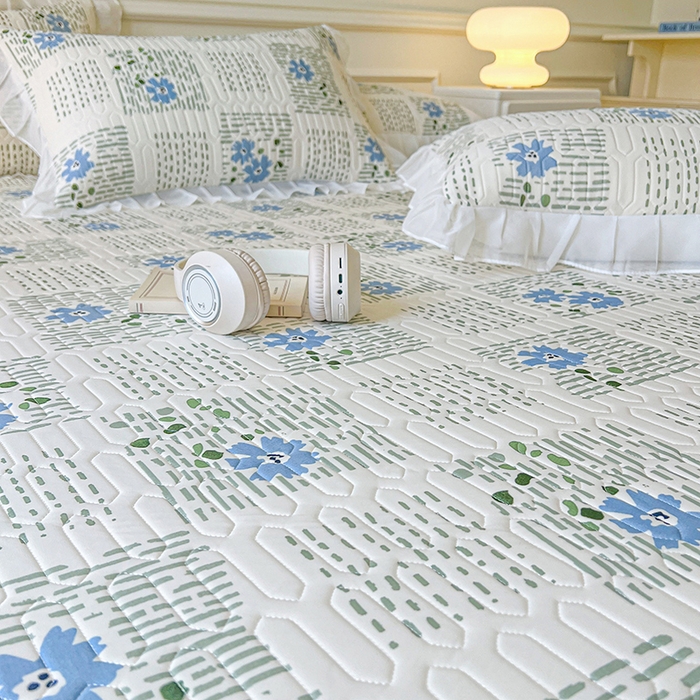 91家纺网 家纺一手货源 找家纺 麒豆豆 2025新款凉感丝乳胶印花床裙床笠凉席夏被三件套 卉雅 兰