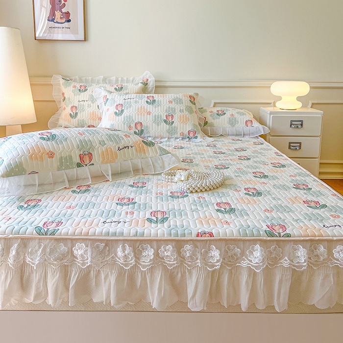 91家纺网 家纺一手货源 找家纺 麒豆豆 2025新款凉感丝乳胶印花床裙床笠凉席夏被三件套 夏花 绿