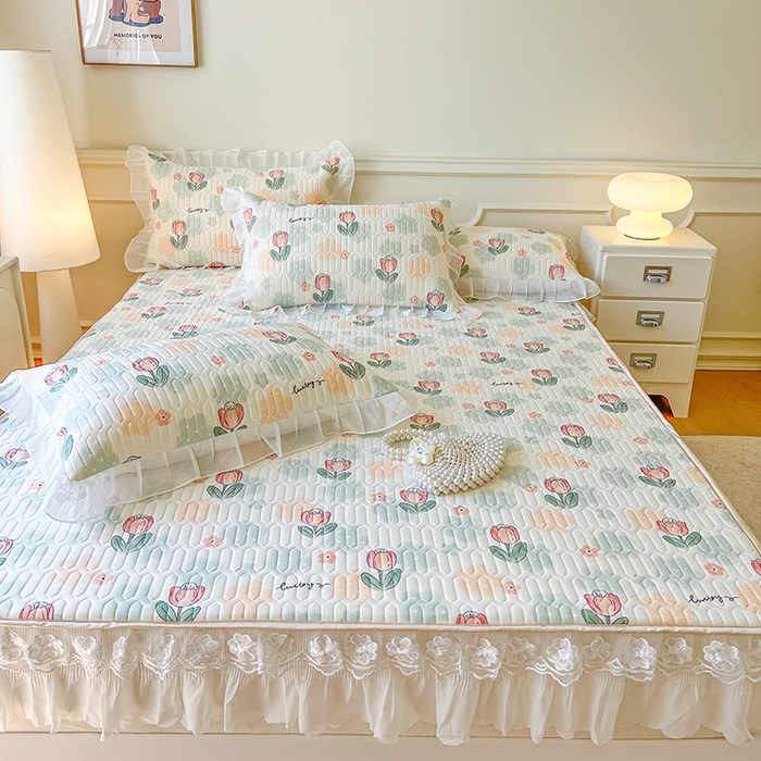 91家纺网 家纺一手货源 找家纺 麒豆豆 2025新款凉感丝乳胶印花床裙床笠凉席夏被三件套 夏花 绿