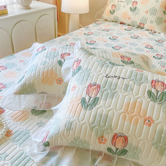 91家纺网 家纺一手货源 找家纺 麒豆豆 2025新款凉感丝乳胶印花床裙床笠凉席夏被三件套 夏花 绿