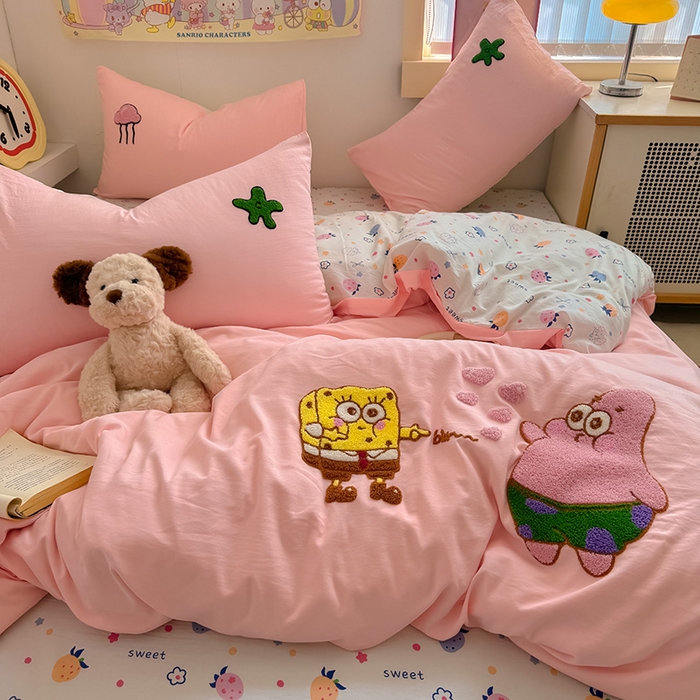 91家纺网 家纺一手货源 找家纺 沃朴家居 2025春夏新款亲肤水洗棉毛巾绣四件套 海宝派派