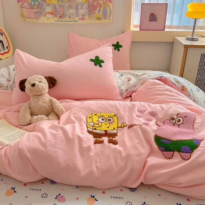 91家纺网 家纺一手货源 找家纺 沃朴家居 2025春夏新款亲肤水洗棉毛巾绣四件套 海宝派派