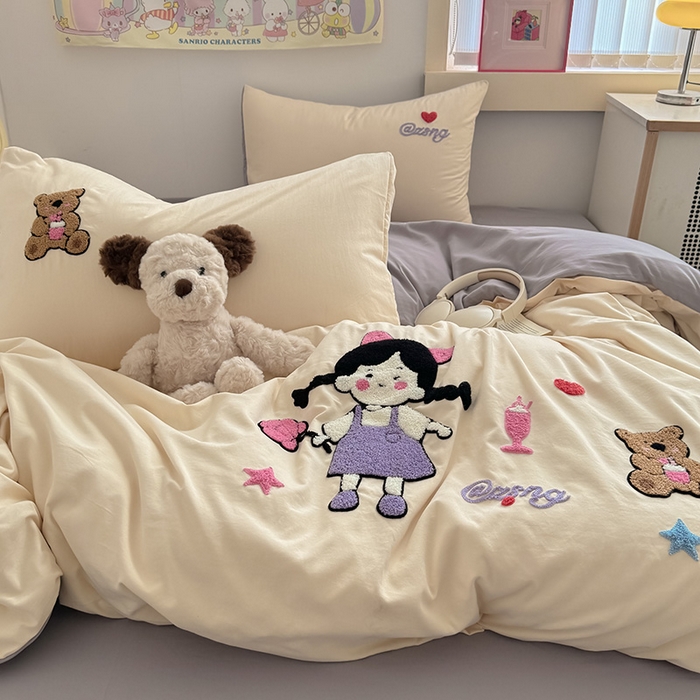 91家纺网 家纺一手货源 找家纺 沃朴家居 2025春夏新款亲肤水洗棉毛巾绣四件套 花朵女孩