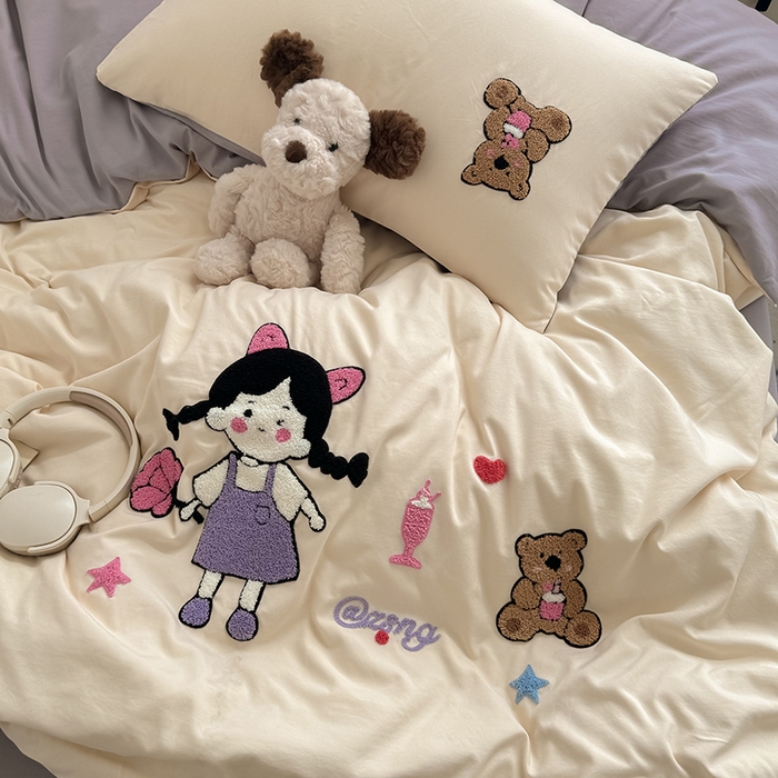 91家纺网 家纺一手货源 找家纺 沃朴家居 2025春夏新款亲肤水洗棉毛巾绣四件套 花朵女孩