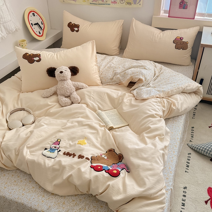 91家纺网 家纺一手货源 找家纺 沃朴家居 2025春夏新款亲肤水洗棉毛巾绣四件套 欢乐熊