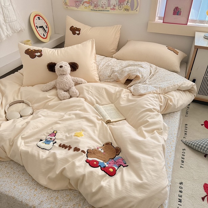 91家纺网 家纺一手货源 找家纺 沃朴家居 2025春夏新款亲肤水洗棉毛巾绣四件套 欢乐熊