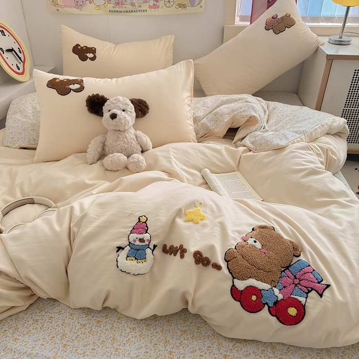 91家纺网 家纺一手货源 找家纺 沃朴家居 2025春夏新款亲肤水洗棉毛巾绣四件套 欢乐熊