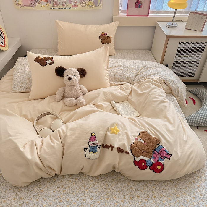 91家纺网 家纺一手货源 找家纺 沃朴家居 2025春夏新款亲肤水洗棉毛巾绣四件套 欢乐熊