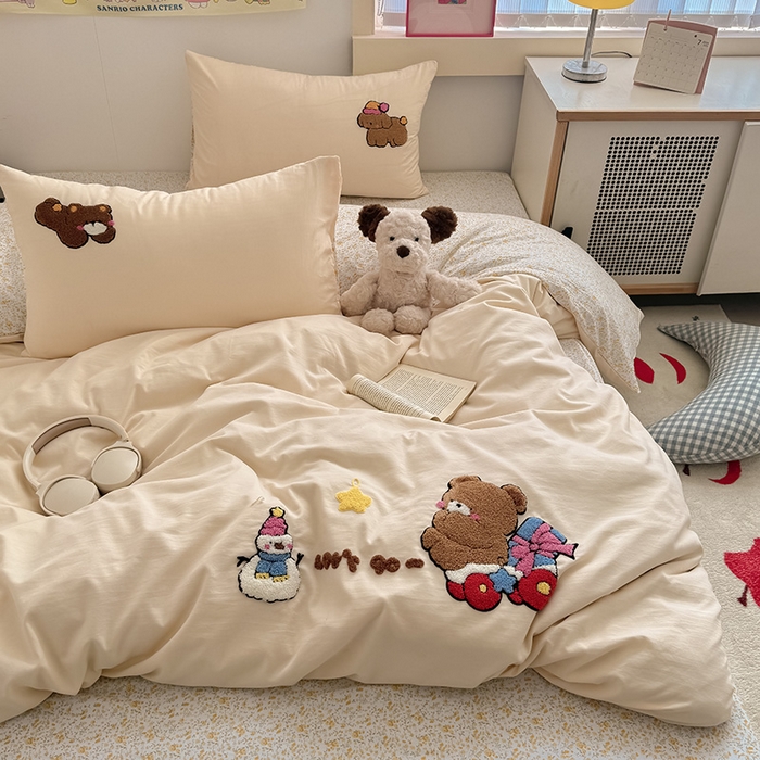 91家纺网 家纺一手货源 找家纺 沃朴家居 2025春夏新款亲肤水洗棉毛巾绣四件套 欢乐熊