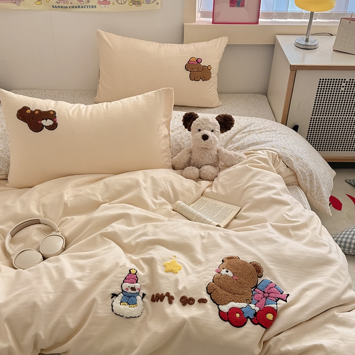 91家纺网 家纺一手货源 找家纺 沃朴家居 2025春夏新款亲肤水洗棉毛巾绣四件套 欢乐熊